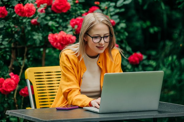 Les avantages d'un bureau de jardin pour votre bien-être
